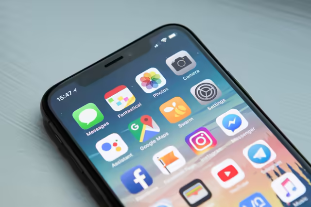 Responsywność i mobile-first – 70% klientów odwiedza Cię z telefonu