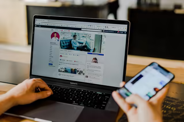 HTML-E-Mail-Signaturen im B2B. Zustellbarkeit und Markenkontrolle.