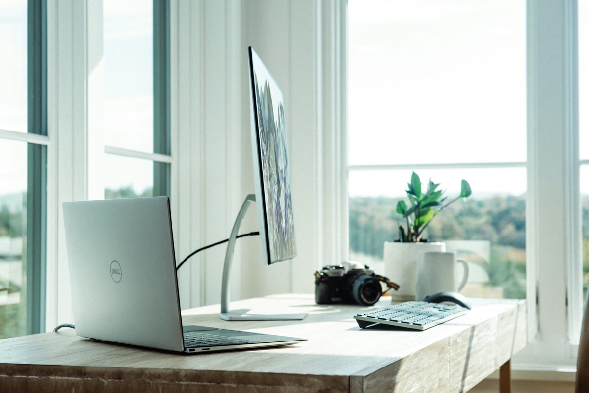 Laptop Display Austausch — Preise 2026 | IPS, OLED | MGSupport